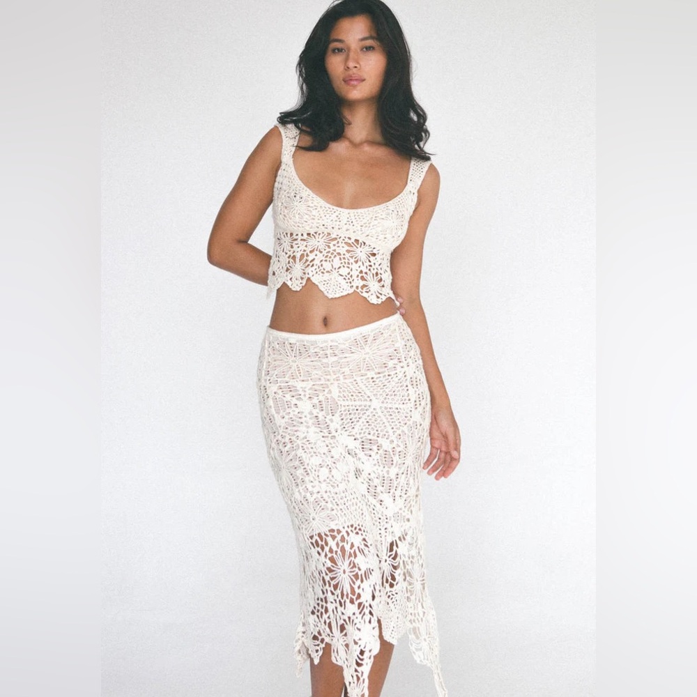 Indah Libra crochet top and Neptune skirt in vanilla - Picture 3 of 17